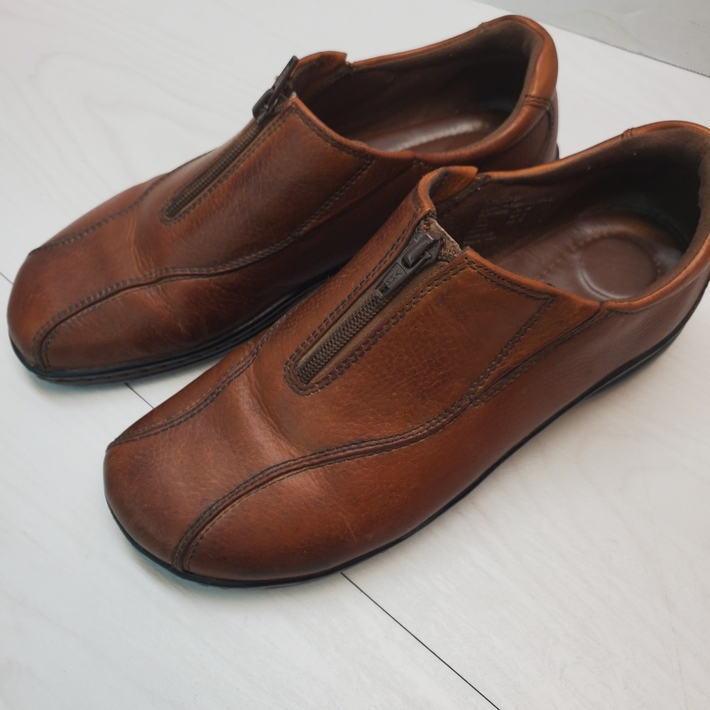 Cobbie Cuddlers Dorah Brown Leather Front Zip Loafers Womens 8W BN/5577 Granola